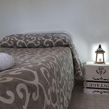 Miniecocasa Ottocentesca In Zona Free-Parking Ed Ecoclimatizzata Villa ออสตูนี ภายนอก รูปภาพ