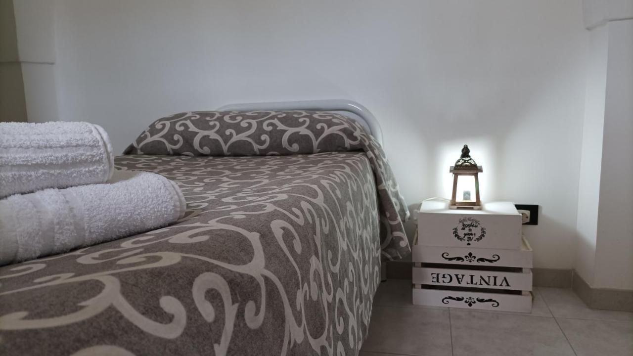 Miniecocasa Ottocentesca In Zona Free-Parking Ed Ecoclimatizzata Villa ออสตูนี ภายนอก รูปภาพ